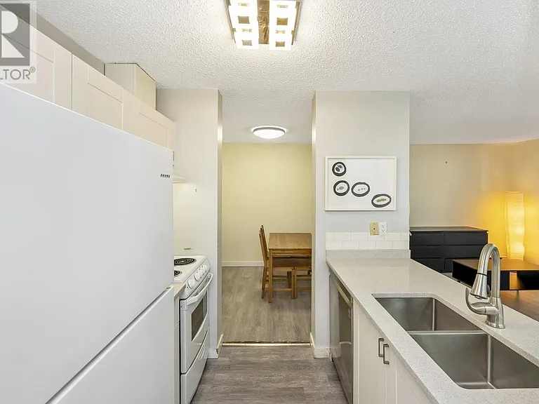 1630 Quadra St #306 — Photo 4