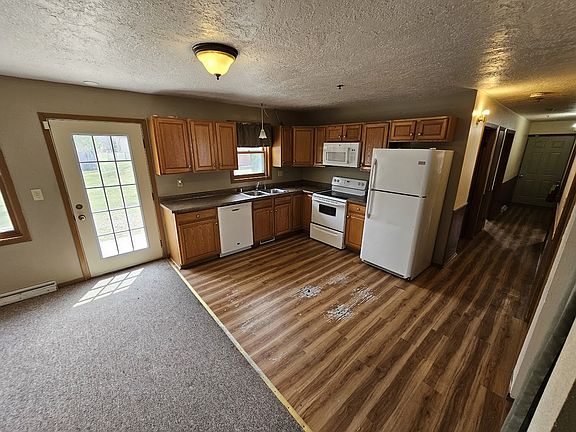 4th image of 533 Lakeshore Ct