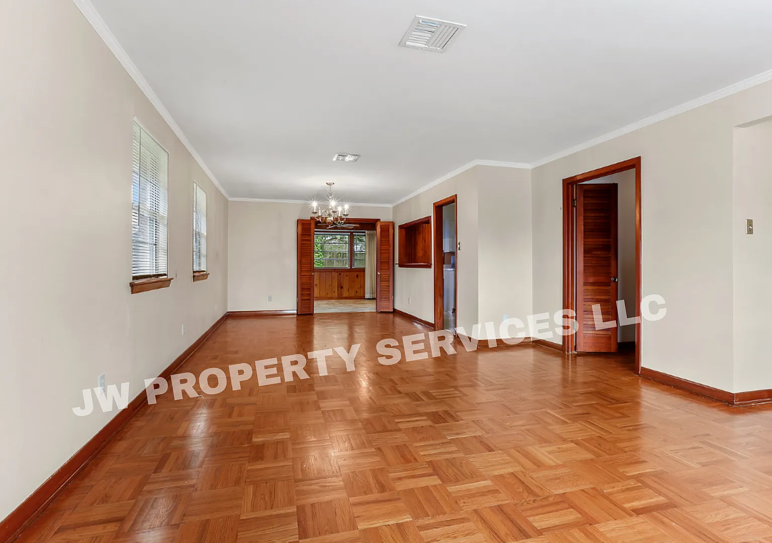 Charming 3-Bedroom Home in Metairie $2,195/Month — Photo 2