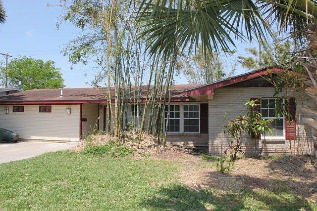 1st image of 2221 N Parkwood Dr