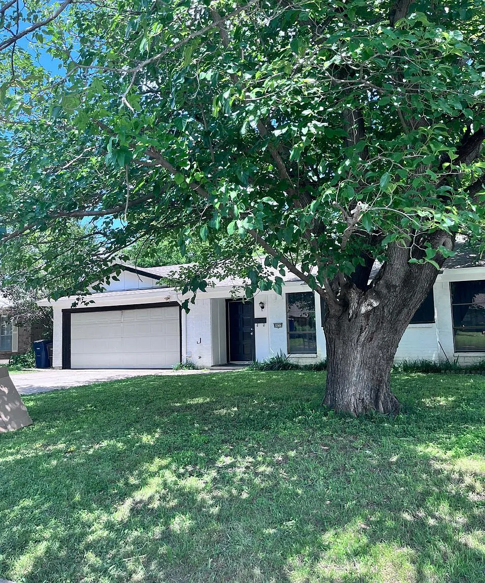 3 bed, 1180 sqft, $2,000 — Photo 1