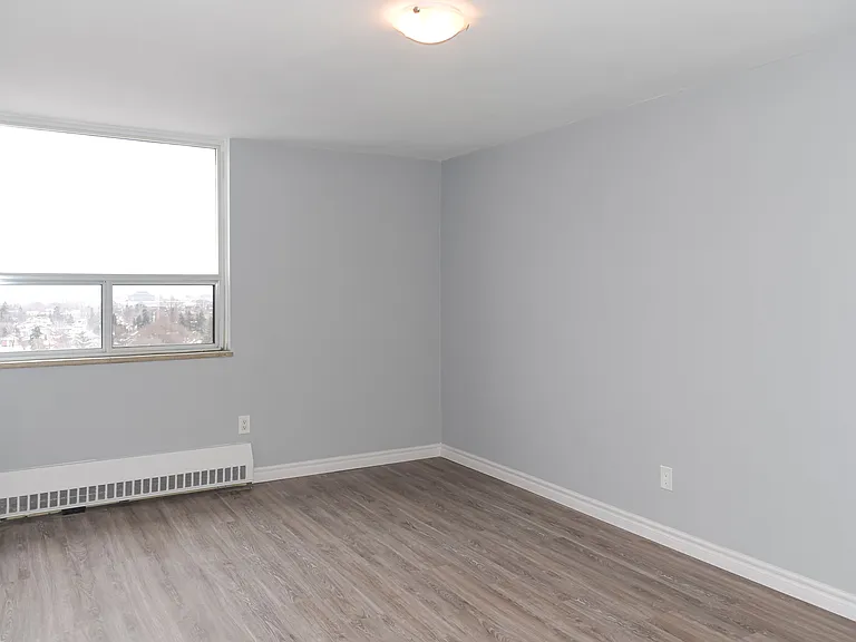 2185 Lawrence Ave E — Photo 34