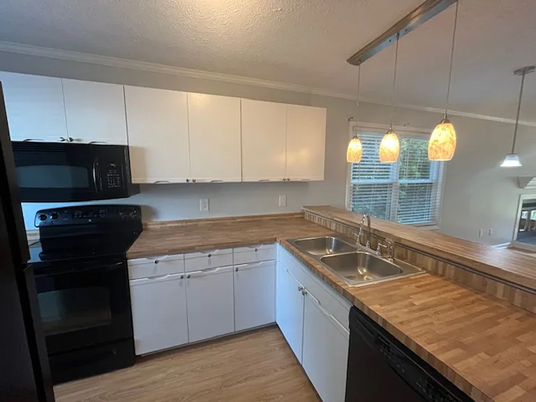 1843 Savannah Ct — Photo 7