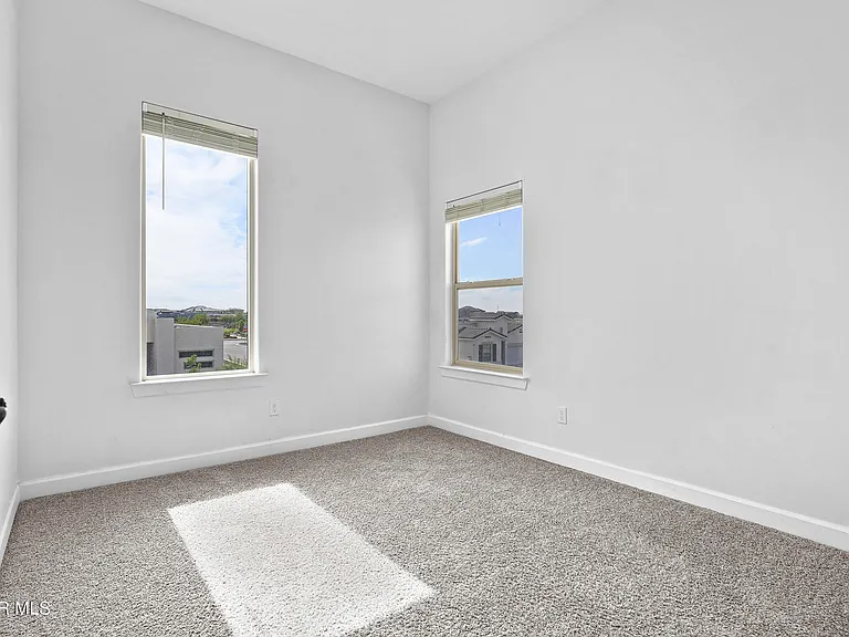 979 Airship Pl — Photo 21