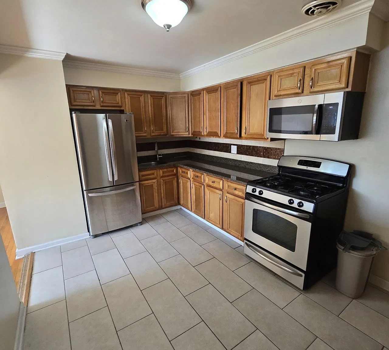2 bed, 950 sqft, $1,800 — Photo 3