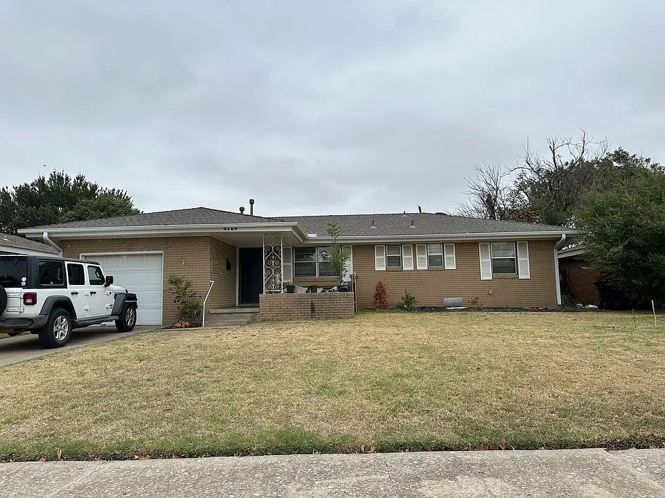 4205 NW 45th St