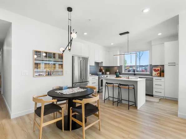 2771 Montrose Ave #203, Abbotsford, BC V2S 0N4