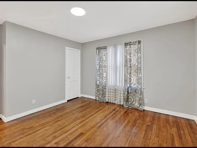 2329 Reynolds St — Photo 10