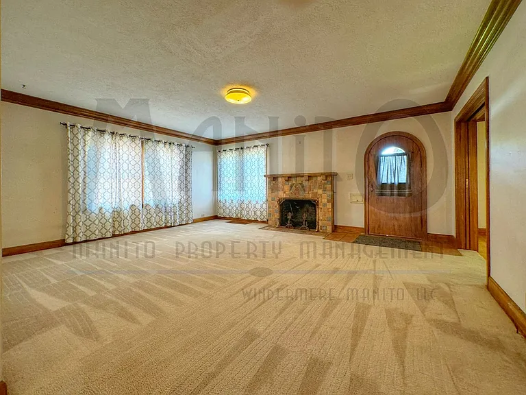 3321 N Columbia Cir — Photo 6