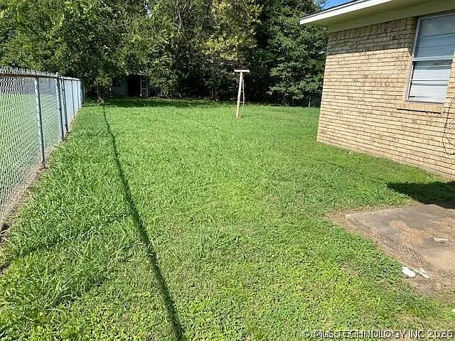 3 bed, 1.5 bath, 1227 sqft, $1,100 — Photo 4