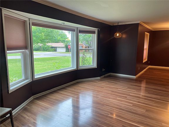 4th image of 101 S Circle Dr