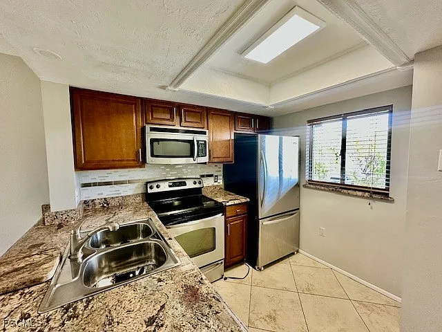 2 bed, 2.0 bath, 801 sqft, $1,225 — Photo 2