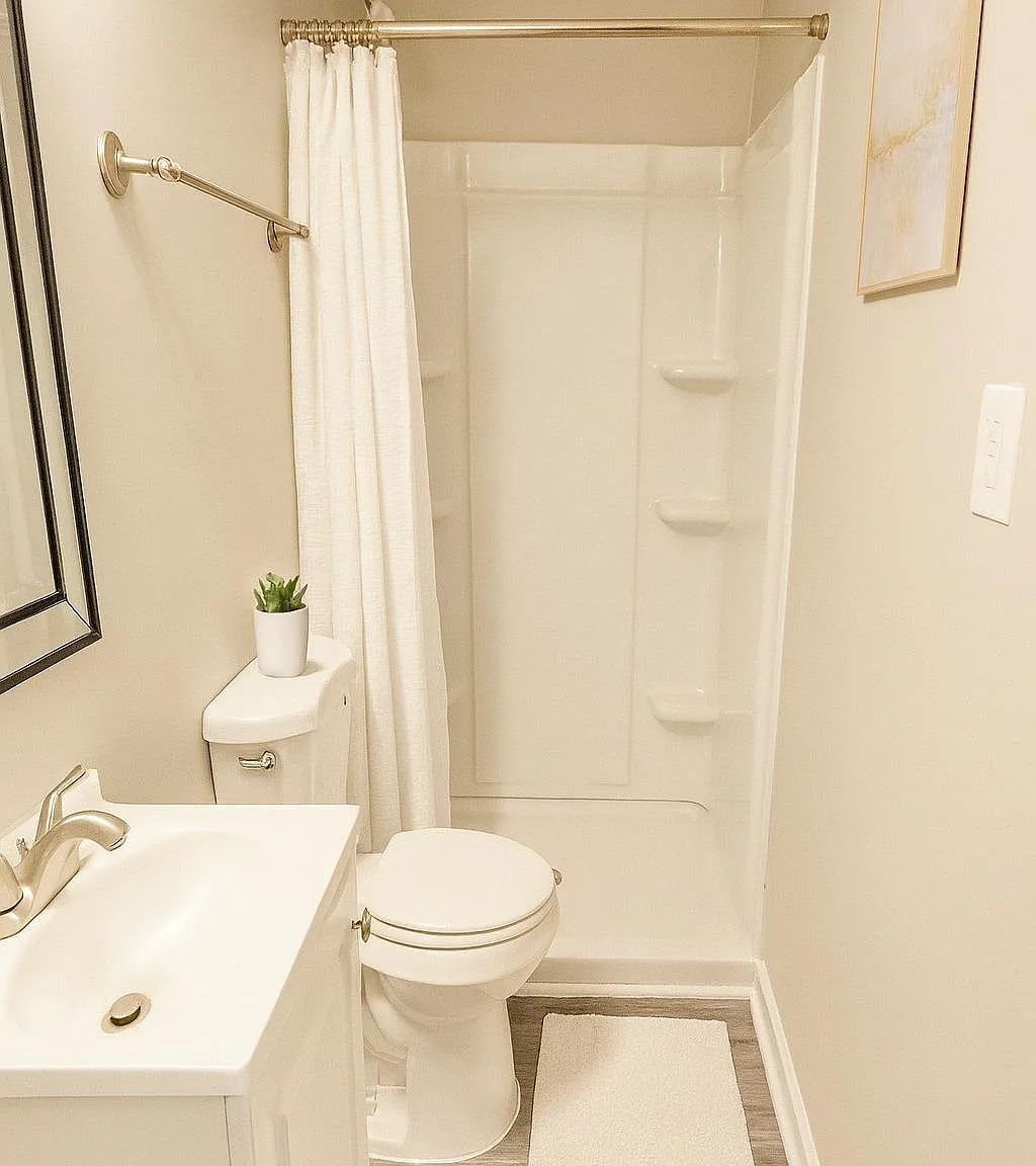 4 bed, 4.0 bath, 2100 sqft, $996 — Photo 2