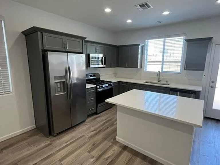 3008 N Creekside St — Photo 4