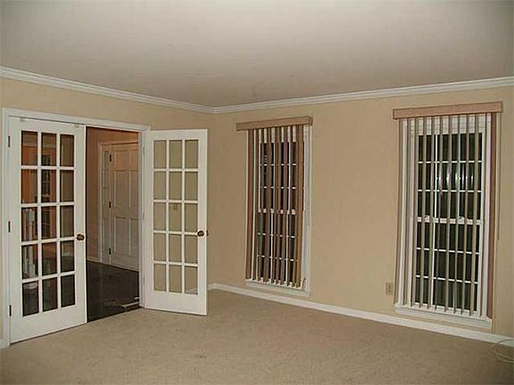 5th image of 816 Woodmont Dr