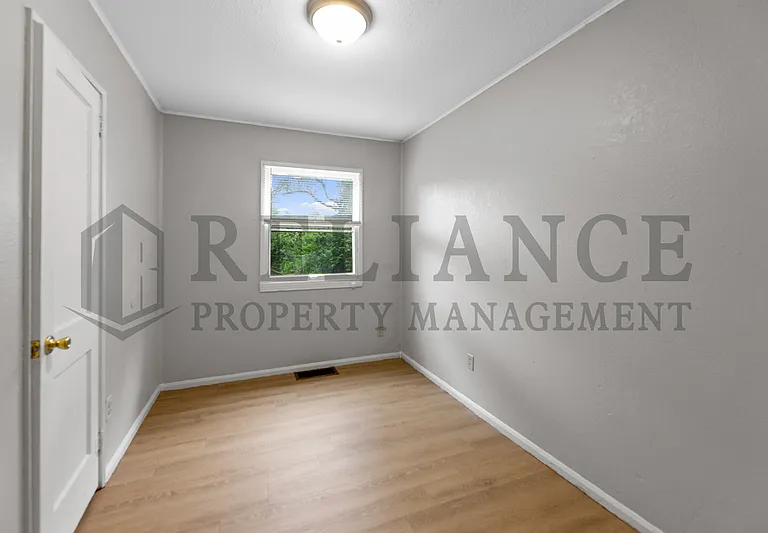 2450 N Prince St — Photo 11