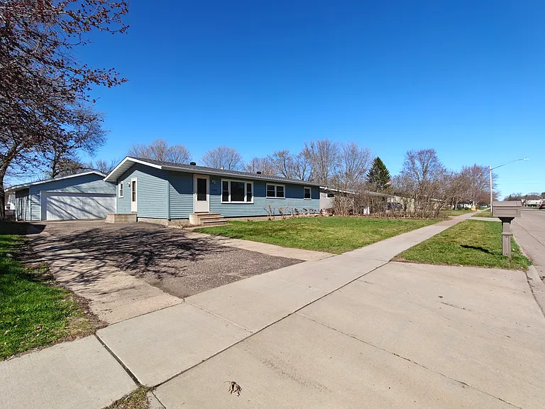 2212 Bartlett Ave — Photo 1