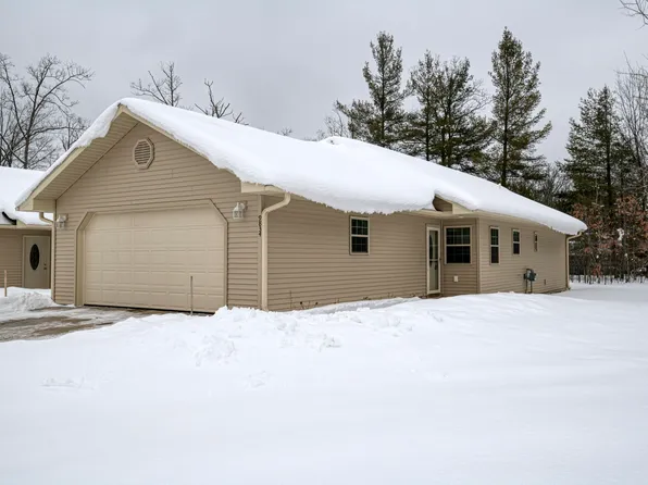 9834 Deer Track Ct, Interlochen, MI 49643