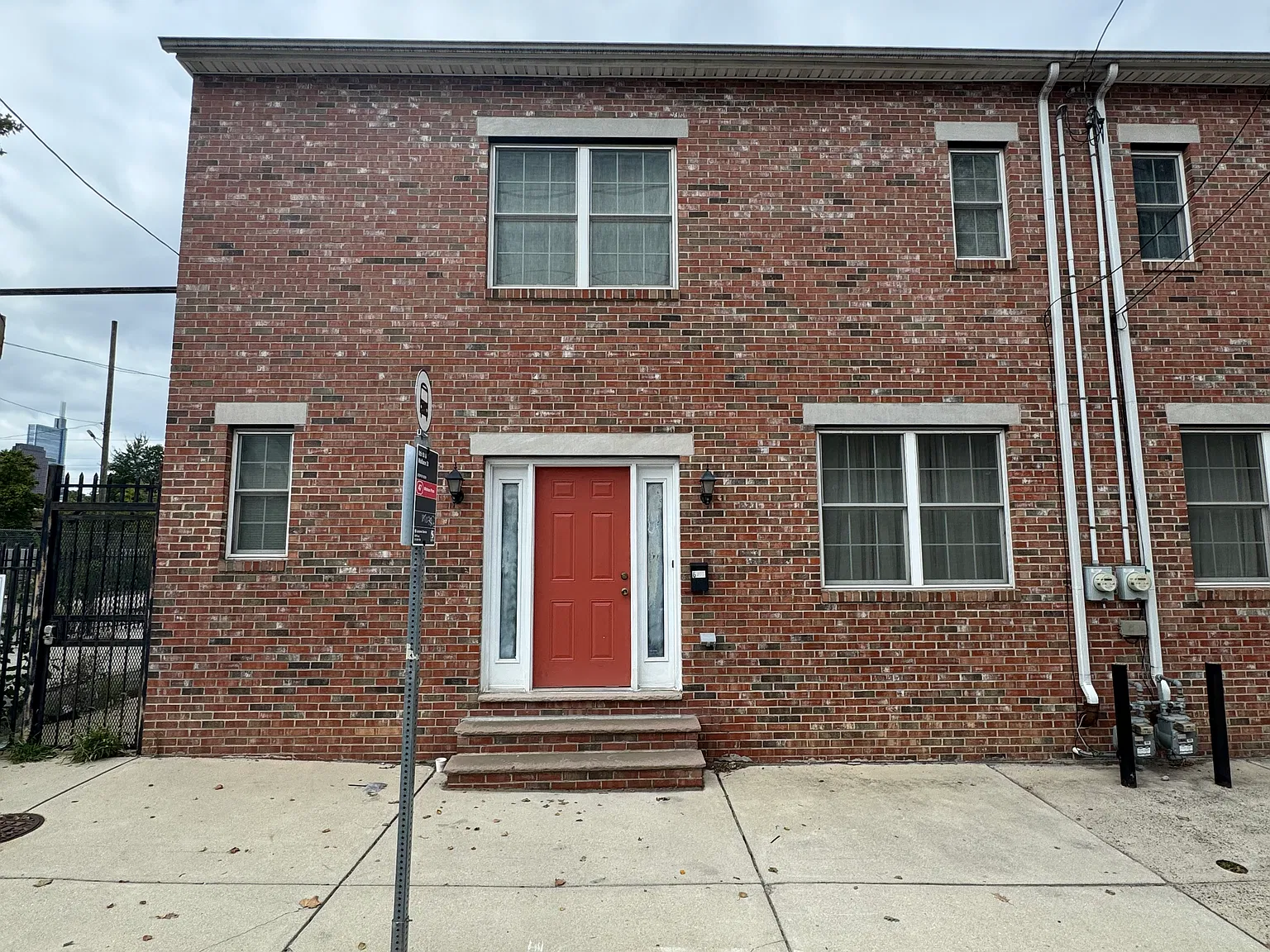 2 bed, 2.5 bath, 1250 sqft, $1,900 — Photo 1