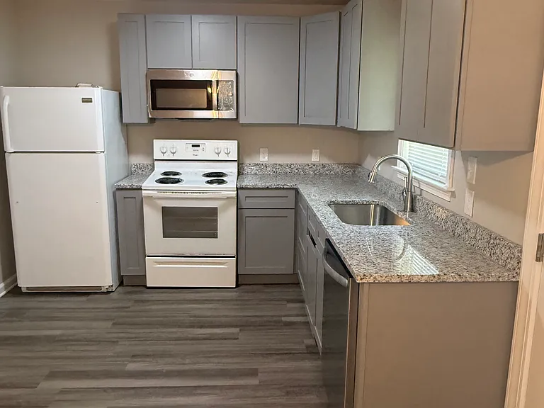 912 Lisk St — Photo 3