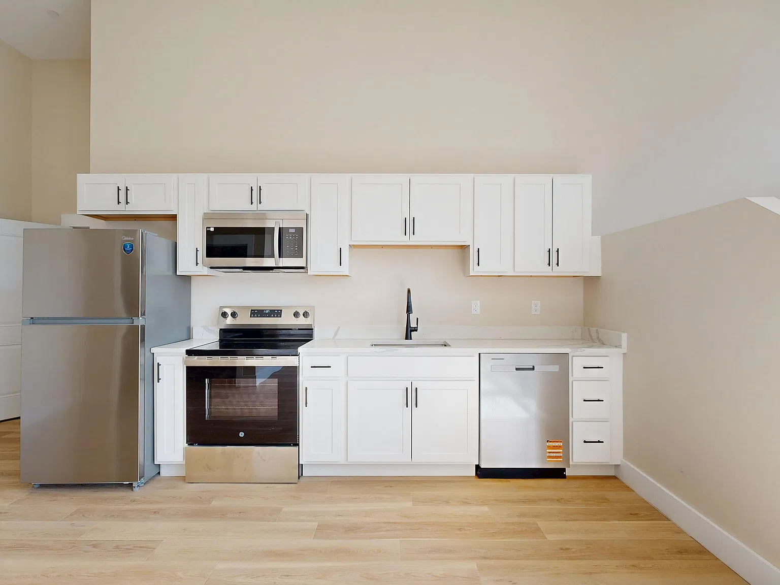 2 bed, 1000 sqft, $2,200 — Photo 4