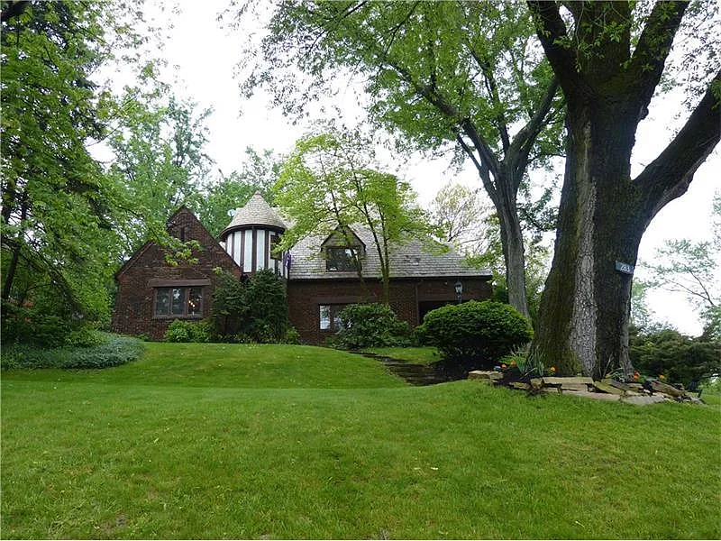 283 Jefferson Dr photo 1
