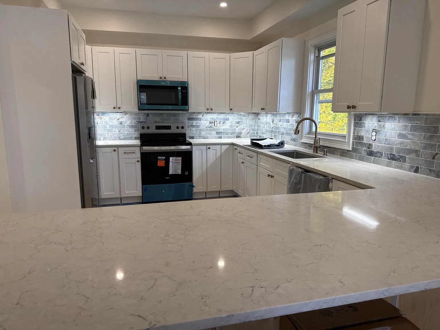 3 bed, 2100 sqft, $3,000 — Photo 2