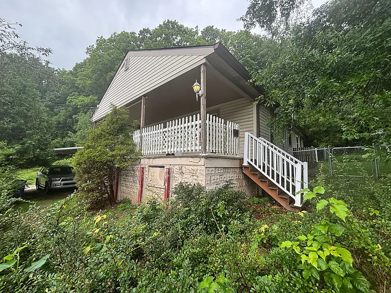 655 Beatty Rd — Photo 2