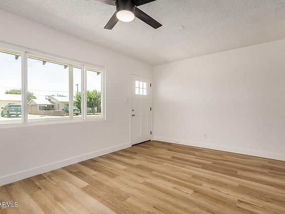 4th image of 162 N HUNT Drive W
