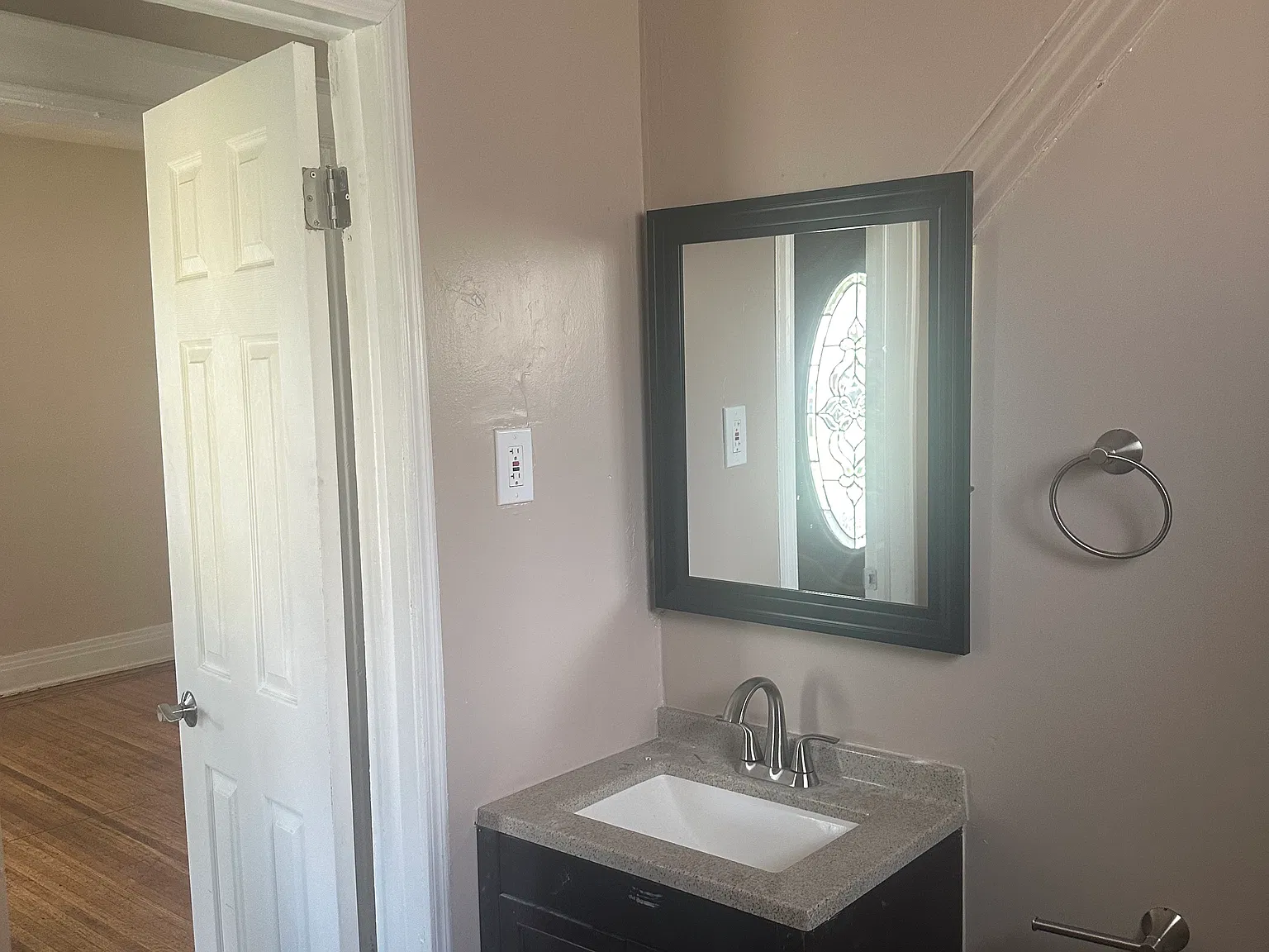 511 Melville St — Photo 3
