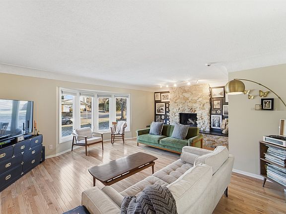 3rd image of 6312 Franklin Ave