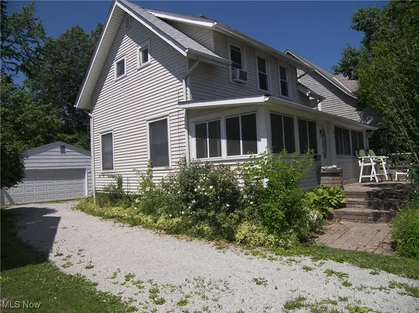 24 E 220th St, Euclid, OH 44123