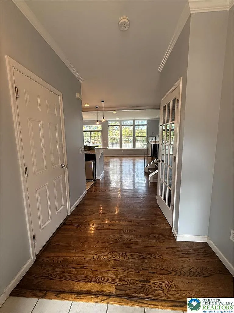 3 bed, 2.5 bath, 2297 sqft, $2,750 — Photo 3