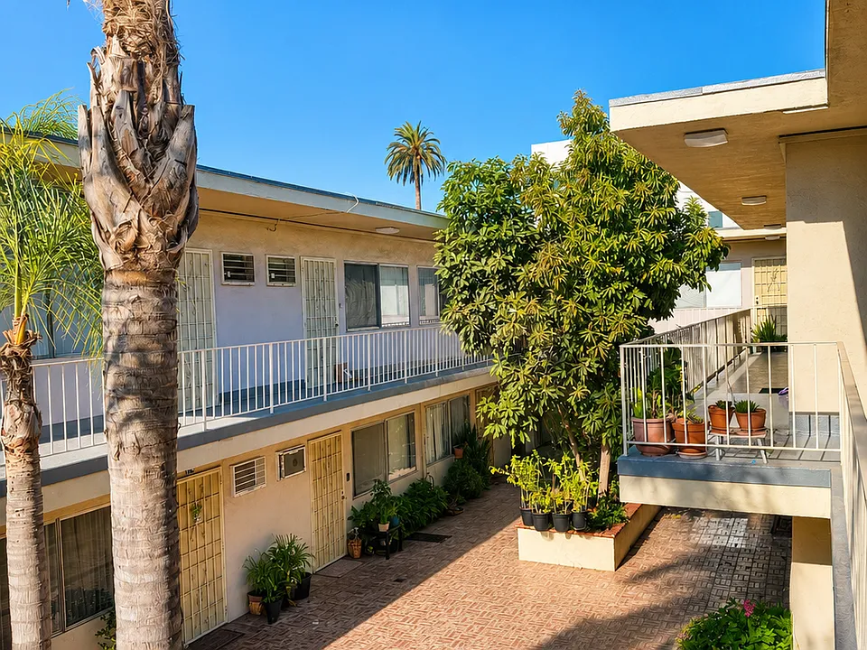 Hollyking Apartments