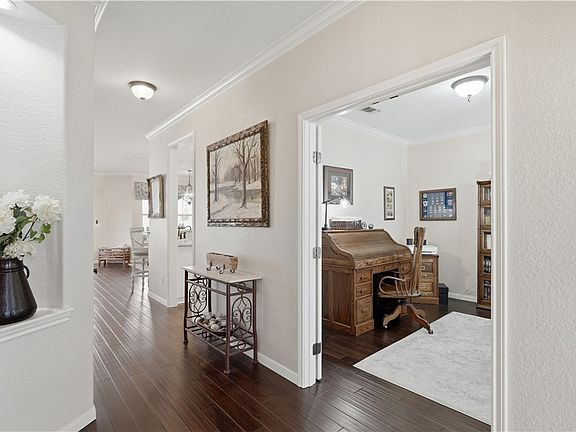 5th image of 524 Jo Lynn Ln