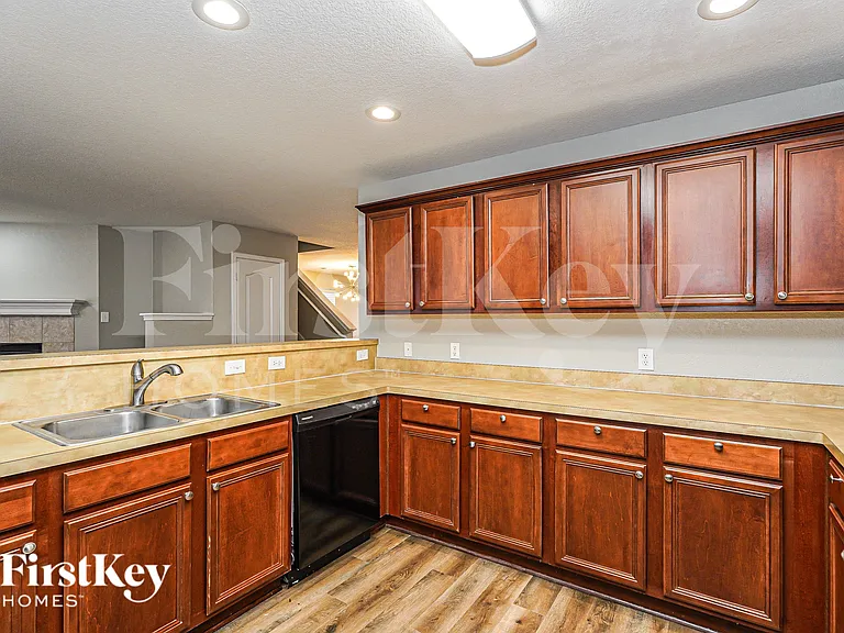 3905 Mantis St — Photo 8