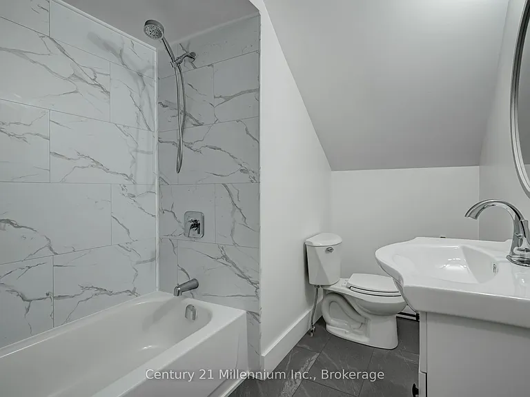 276 Edward St #UPPER — Photo 12