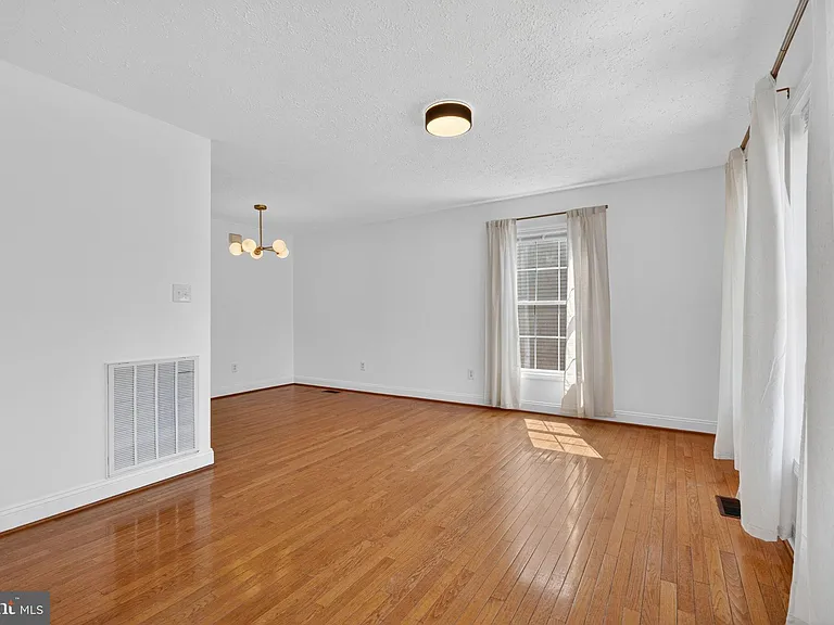 1609 Airport Ave — Photo 14