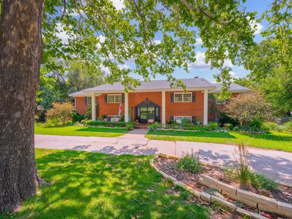 13 N Sunset Rd, Wellington, KS 67152