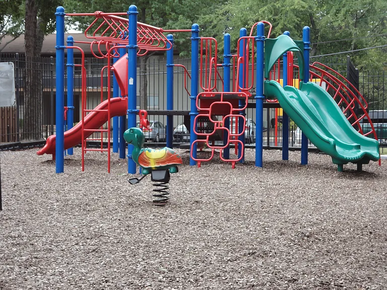 Courts of Camp Springs — Photo 16