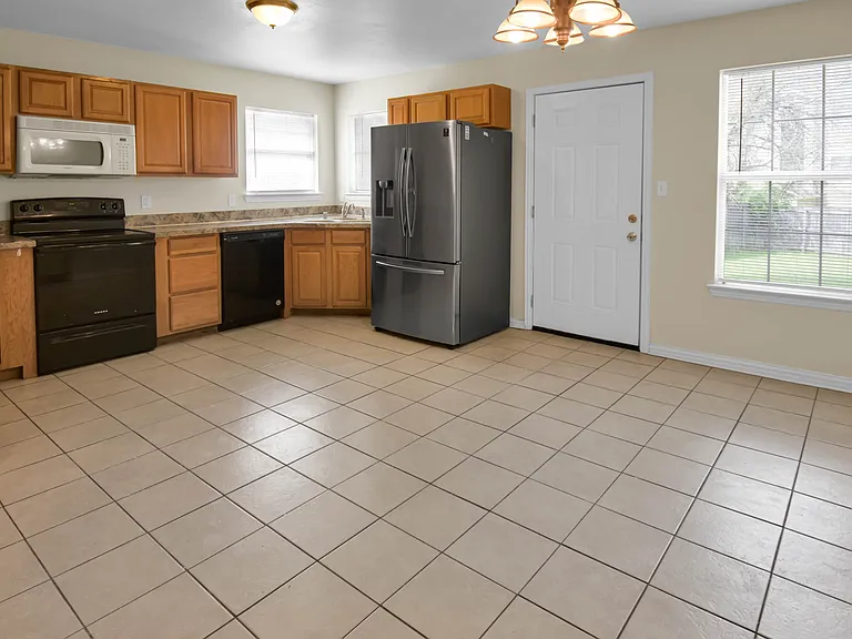 5711 Arlington Park Dr — Photo 9