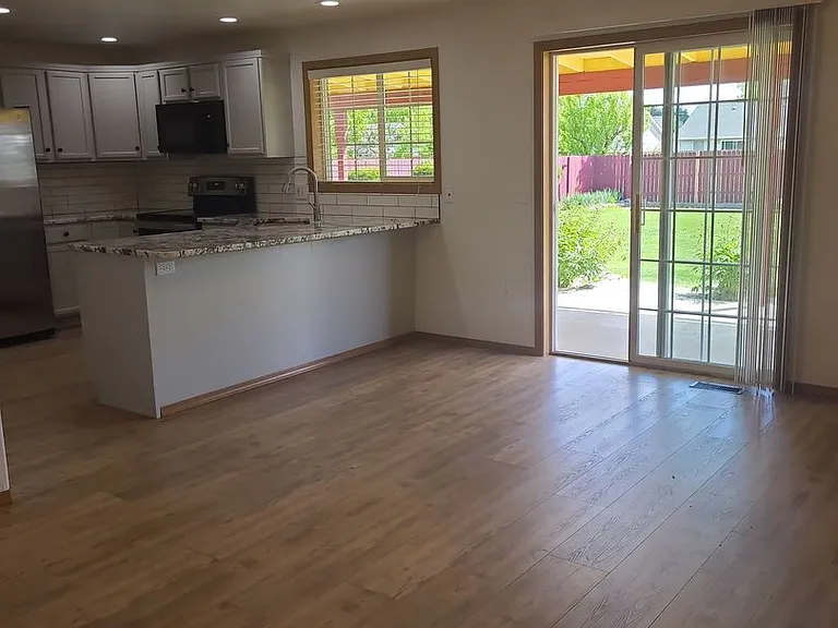 1349 E Greens Loop — Photo 15