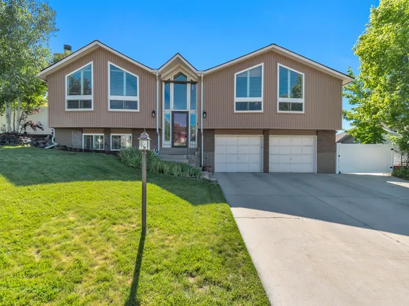 9832 S Falconhurst Dr E, Sandy, UT 84092