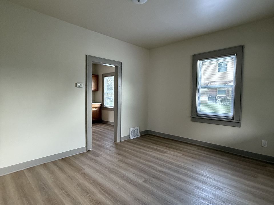 1st image of 423 Marion Ave #1