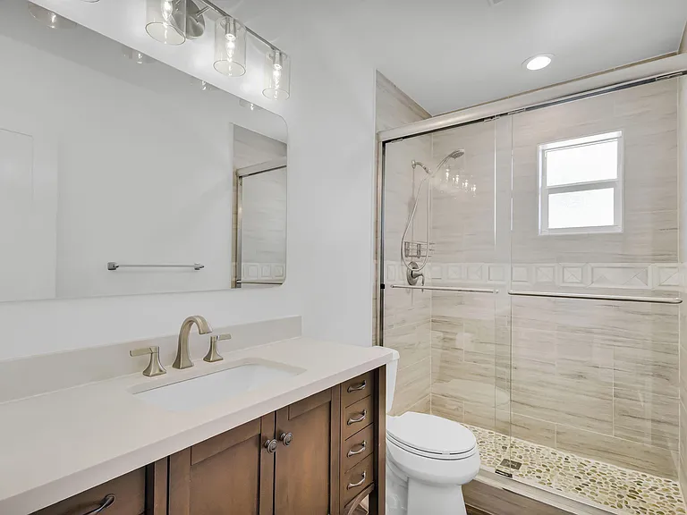 204 W Whitney Dr — Photo 29