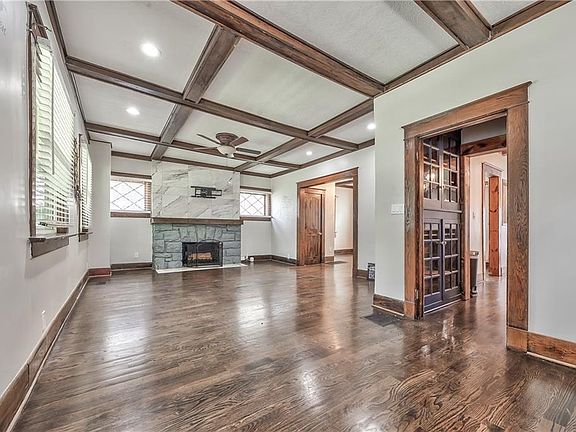 4th image of 2941 Victor St