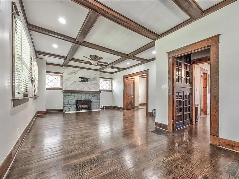 2941 Victor St — Photo 4
