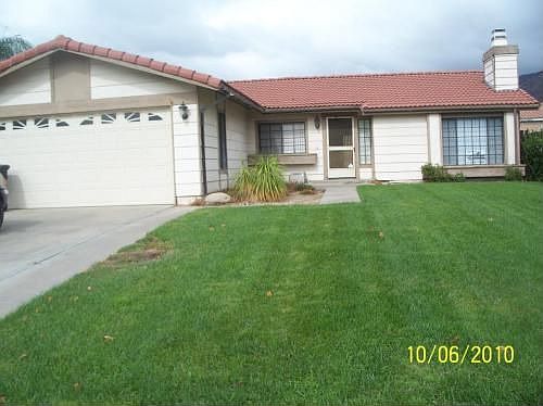 nice area fenced in back yard.