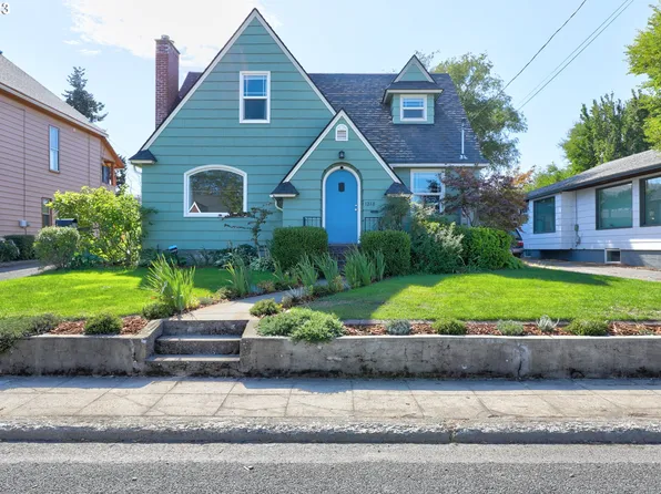 1218 E 9th St, The Dalles, OR 97058