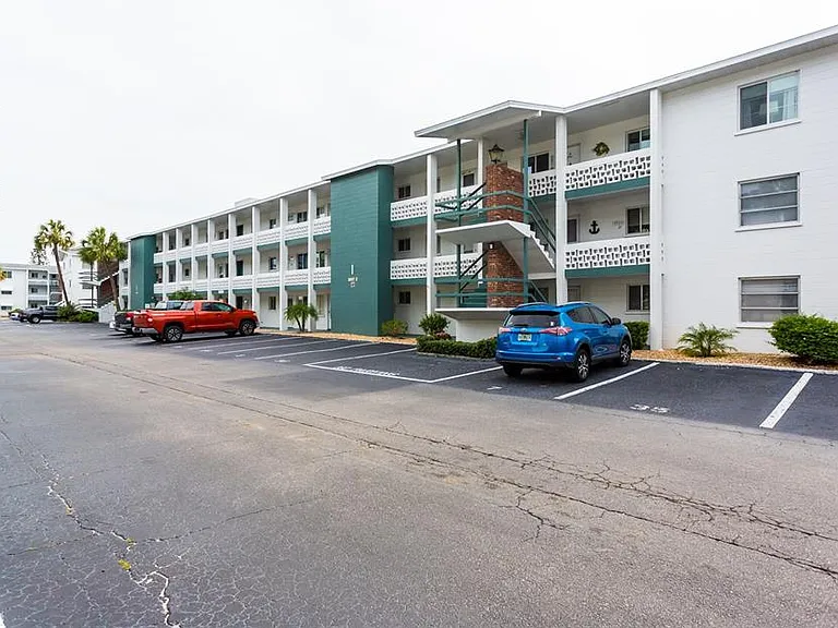 1875 Sunny Dr #G32 — Photo 1